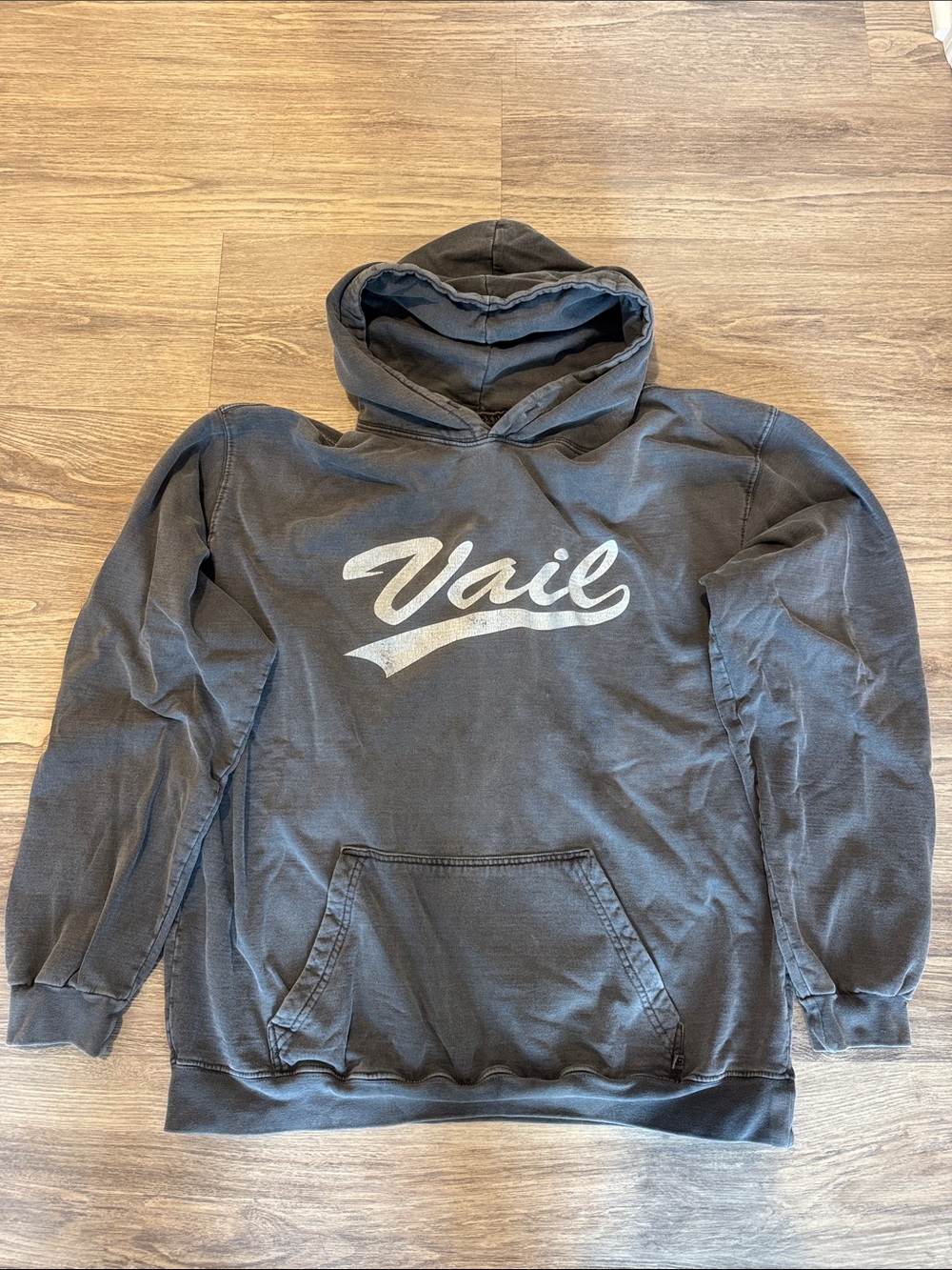 Vail Script Vintage Pullover Hoodie Teemax - Dark Gray
